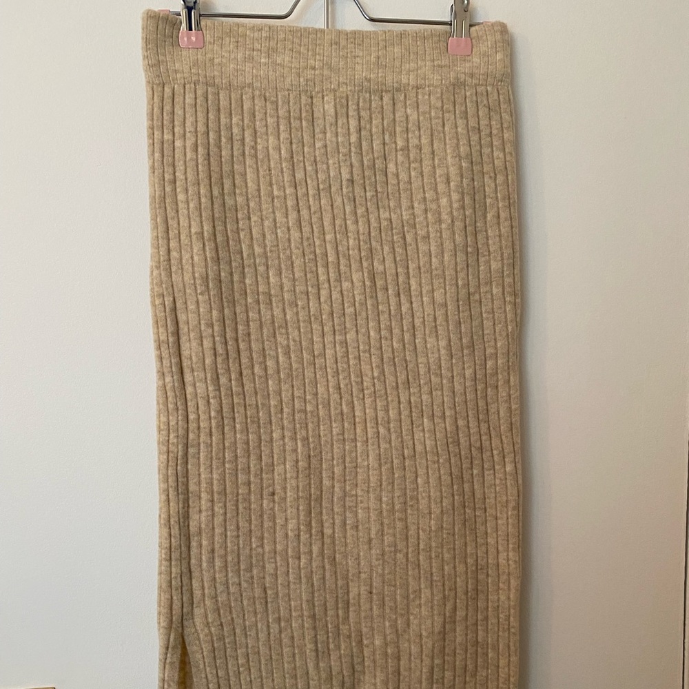 Brand NEW Zara midi skirt with tag. Wool fabric, cream color